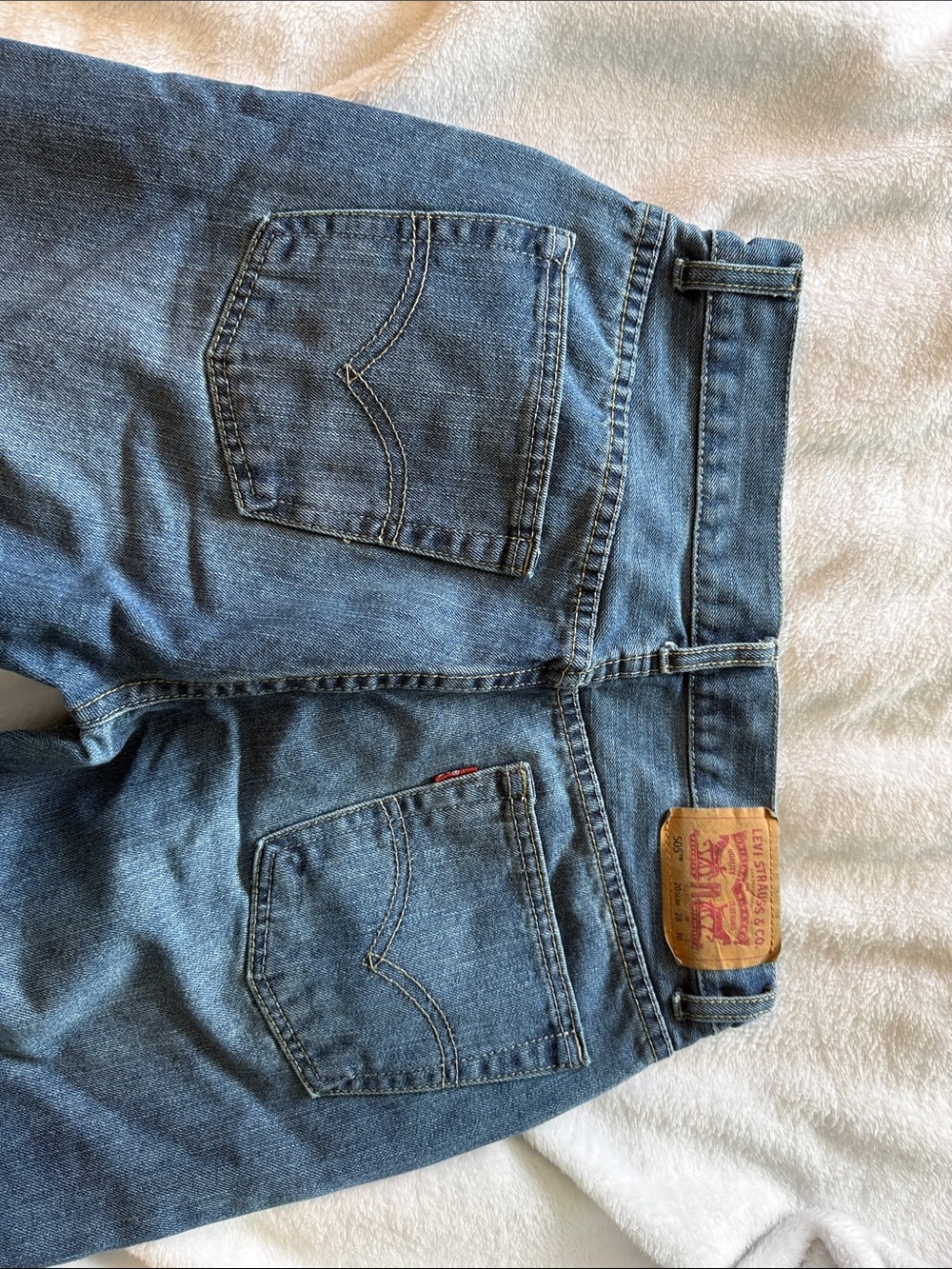 Levi's Men's Classic Blue Denim Jeans with Signature Back Pockets